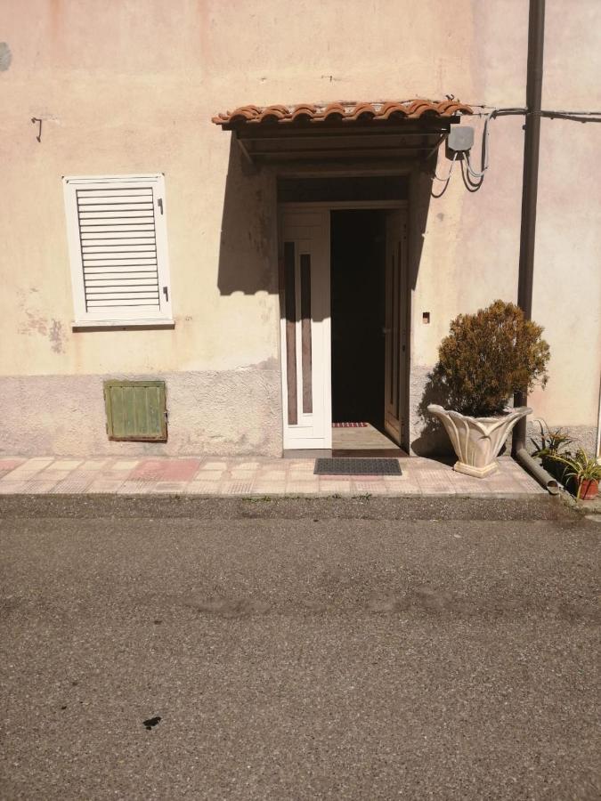 Casa Garri' Sciconi Di Briaticoヴィラ エクステリア 写真